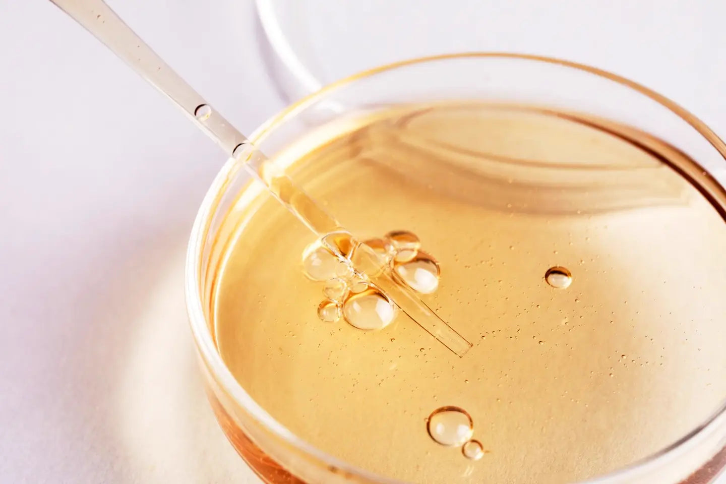 Acaderma research serum droplet detail